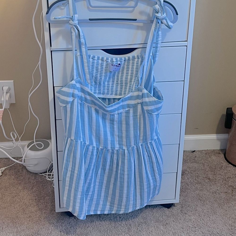 XL Old Navy Baby Blue Striped Flowy Tank